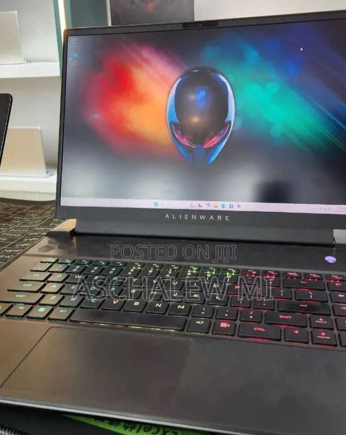 New Laptop Alienware M16 R1 16GB AMD Ryzen 9 SSD 1T