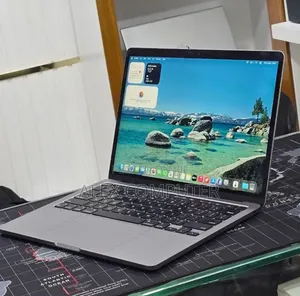 New Laptop Apple MacBook Pro 2022 M2 16GB Apple M2 SSD 256GB