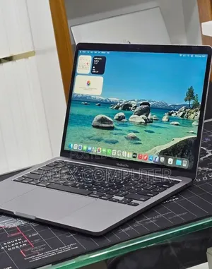 New Laptop Apple MacBook Pro 2022 M2 16GB Apple M2 SSD 256GB