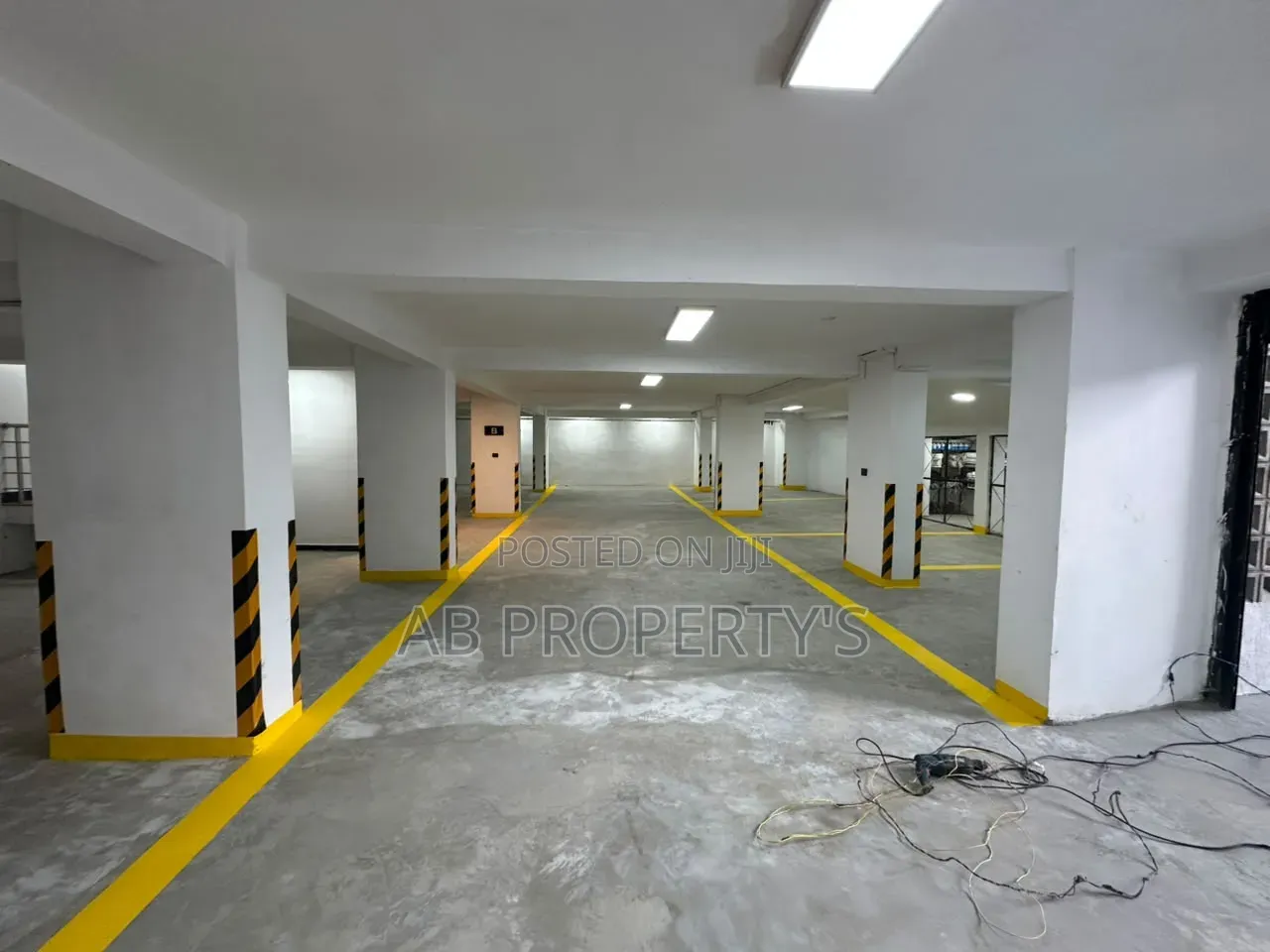 Furnished 20bdrm Apartment in መስቀል ፍላወር, Bole for sale