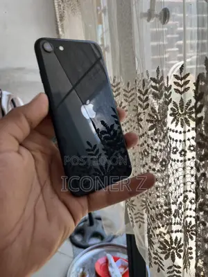 Apple iPhone SE (2022) 128 GB Black