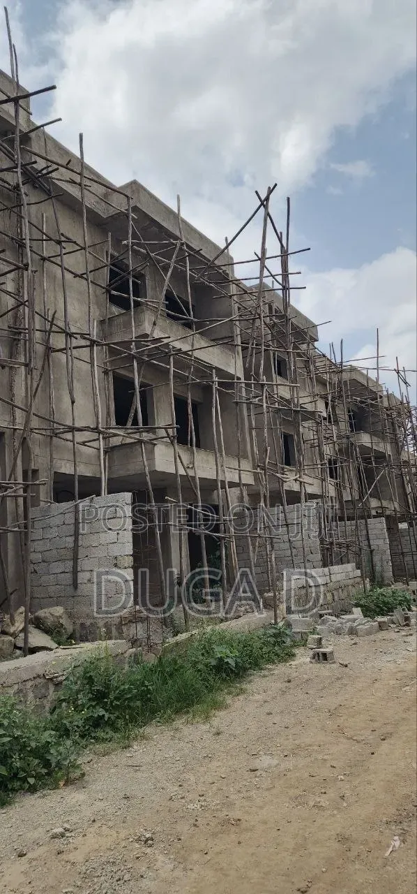 4bdrm Villa in Eniy Realestate, Bole for sale