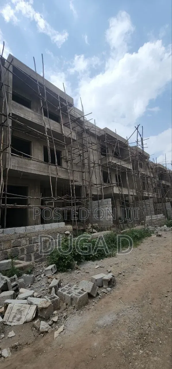 4bdrm Villa in Eniy Realestate, Bole for sale