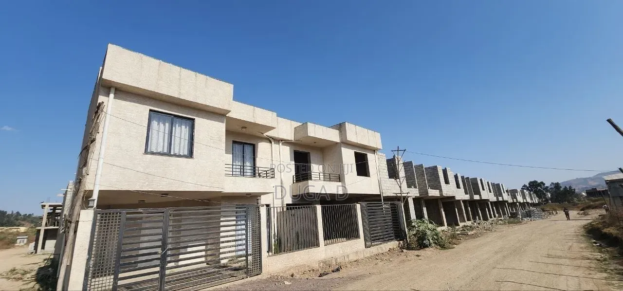 4bdrm Villa in Eniy Realestate, Bole for sale