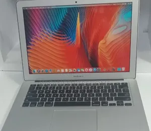 New Laptop Apple MacBook Pro 2017 8GB Intel Core i5 SSD 256GB