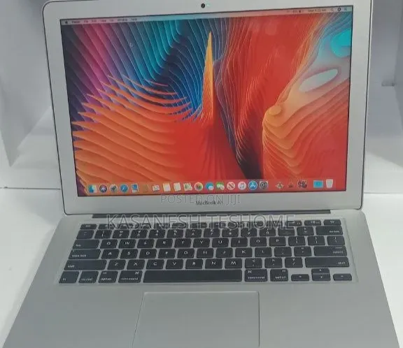 New Laptop Apple MacBook Pro 2017 8GB Intel Core i5 SSD 256GB
