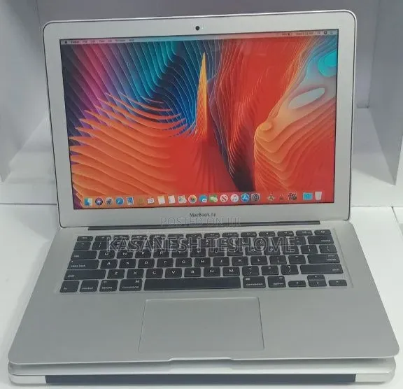 New Laptop Apple MacBook Pro 2017 8GB Intel Core i5 SSD 256GB