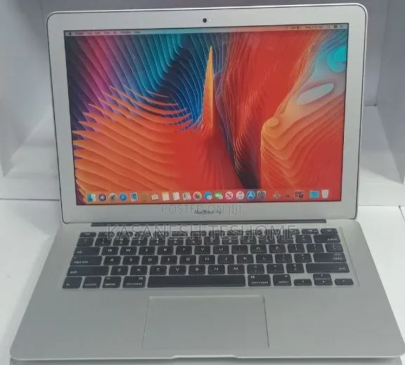 New Laptop Apple MacBook Pro 2017 8GB Intel Core i5 SSD 256GB