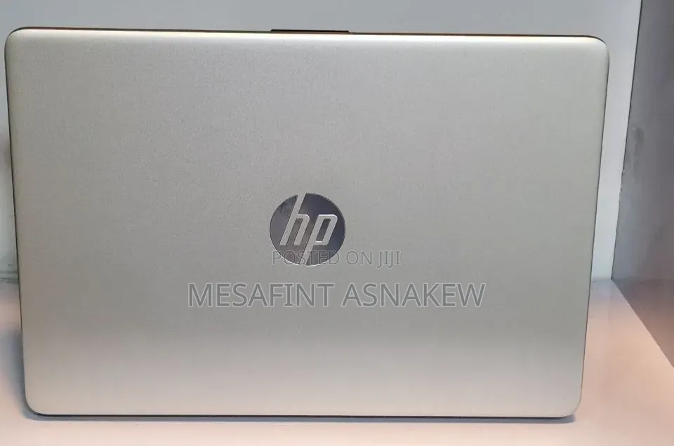 New HP EliteBook 6 G1i Notebook AI PC 4GB Intel Core i5 SSD 256GB