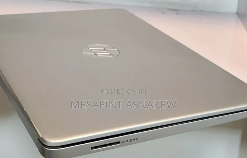 New HP EliteBook 6 G1i Notebook AI PC 4GB Intel Core i5 SSD 256GB