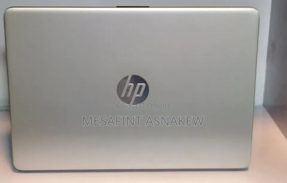 New HP EliteBook 6 G1i Notebook AI PC 4GB Intel Core i5 SSD 256GB