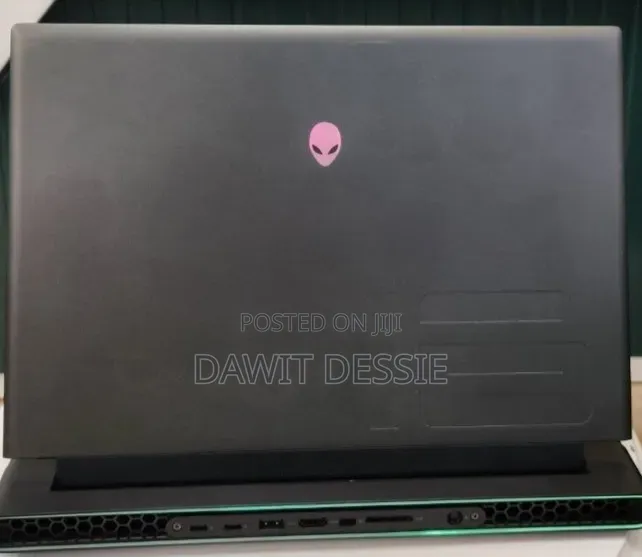 New Laptop Alienware M16 R1 16GB AMD Ryzen 9 SSD 1T