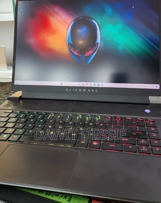New Laptop Alienware M16 R1 16GB AMD Ryzen 9 SSD 1T