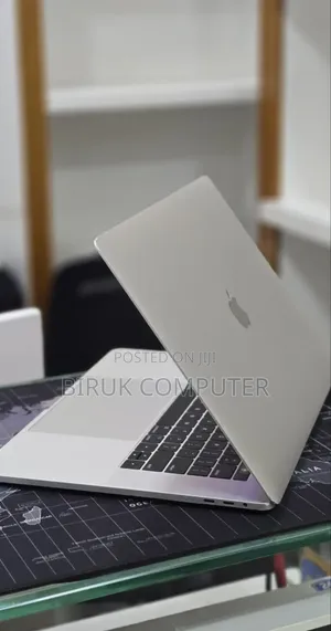 New Laptop Apple MacBook 2017 16GB Intel Core i7 SSD 512GB