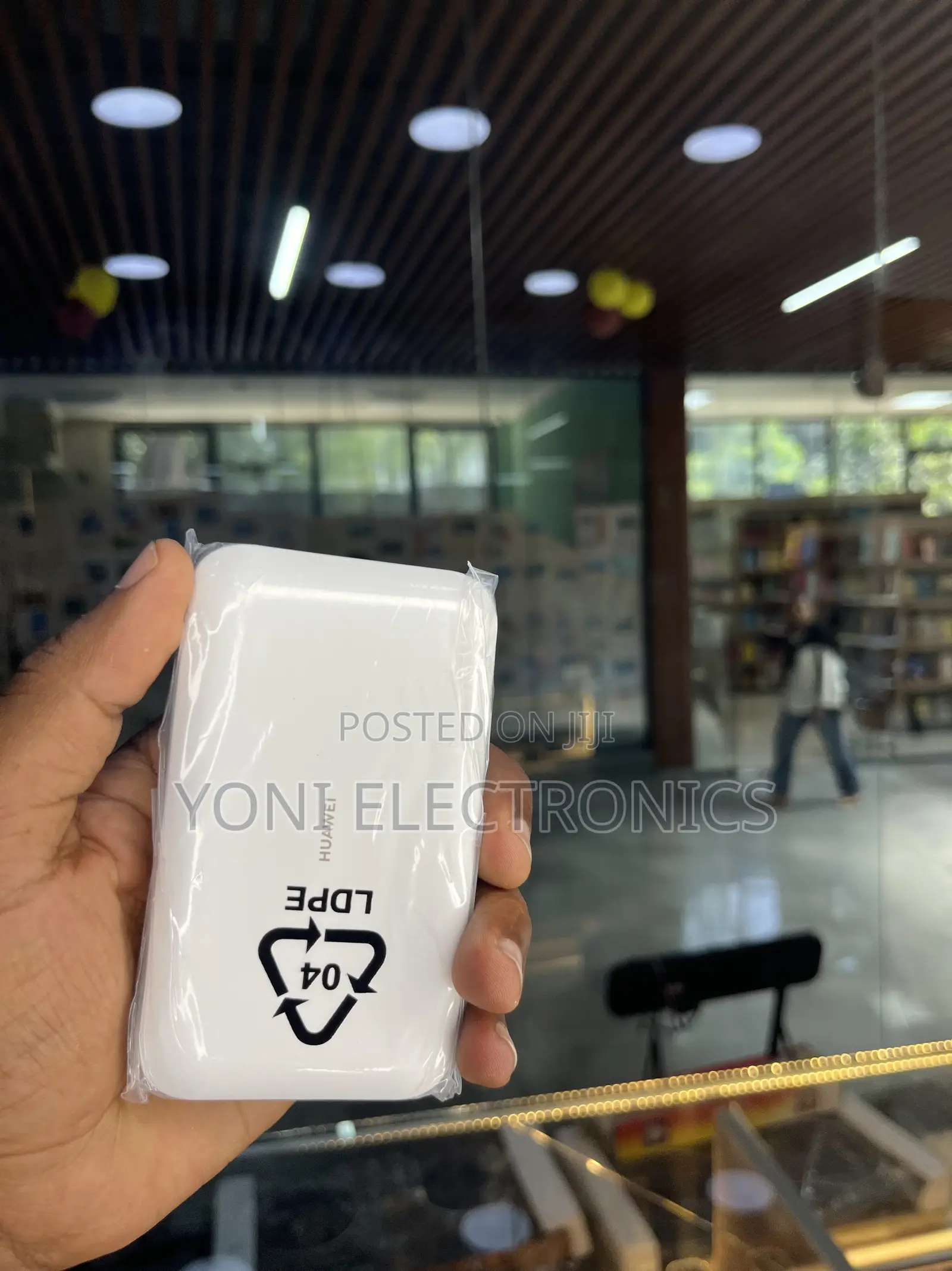 Huawei Mobile WiFi LTE Cat7 Pocket Router (3000mAh)
