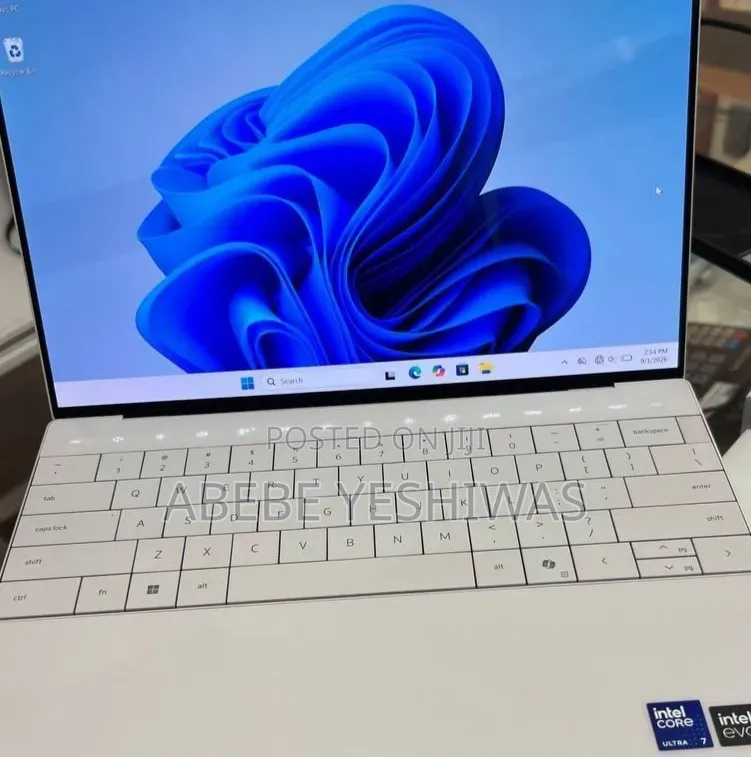 New Laptop Dell XPS 13 9340 16GB Intel Core i7 SSD 512GB