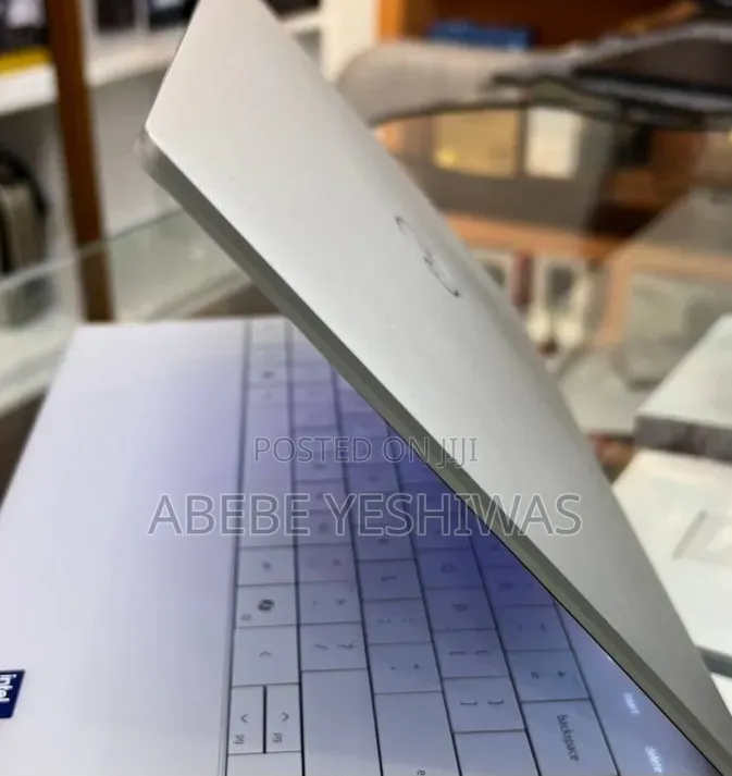 New Laptop Dell XPS 13 9340 16GB Intel Core i7 SSD 512GB