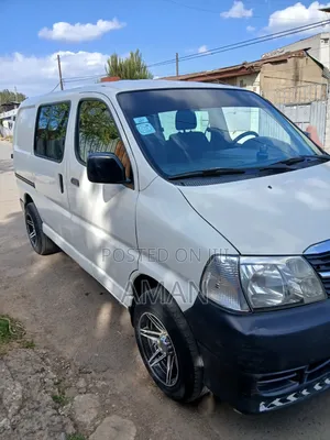 Toyota HiAce 2011 White