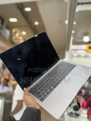 Laptop Apple MacBook Pro 2017 8GB Intel Core i5 SSD 256GB