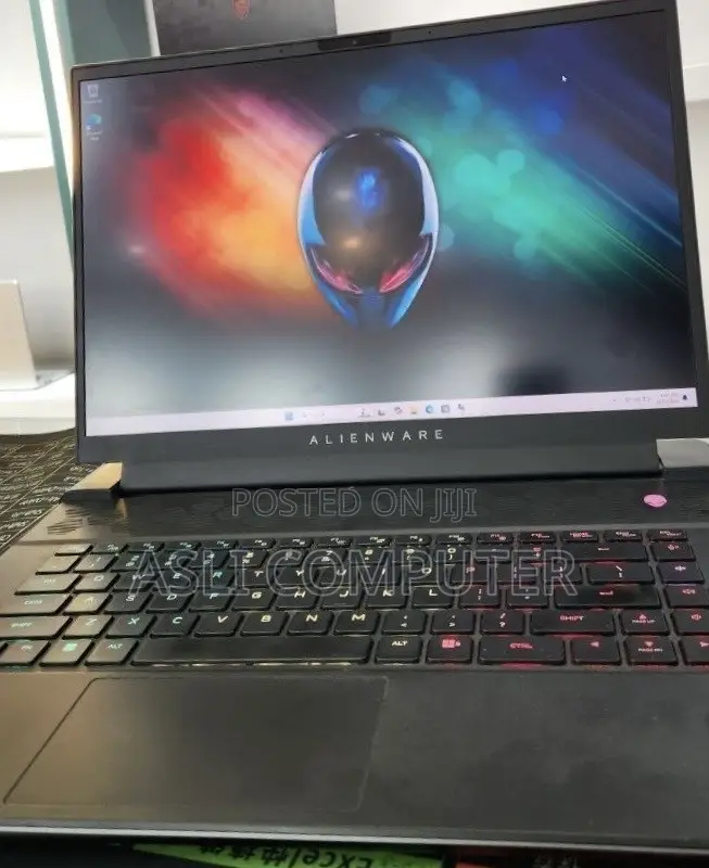 New Laptop Alienware M16 R1 16GB AMD Ryzen 9 SSD 1T