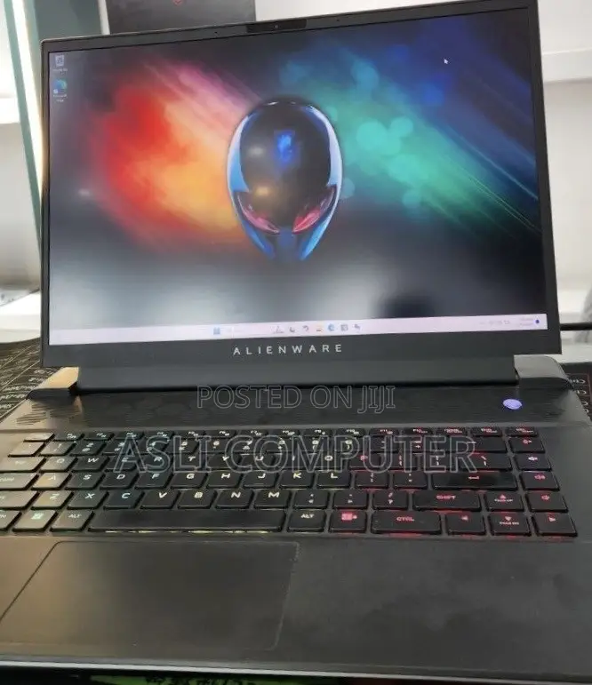 New Laptop Alienware M16 R1 16GB AMD Ryzen 9 SSD 1T