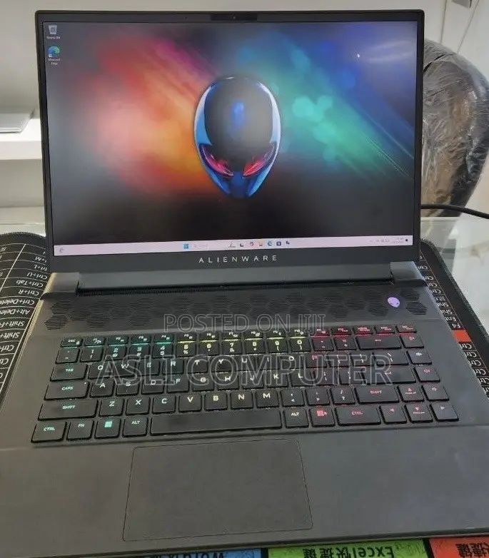 New Laptop Alienware M16 R1 16GB AMD Ryzen 9 SSD 1T