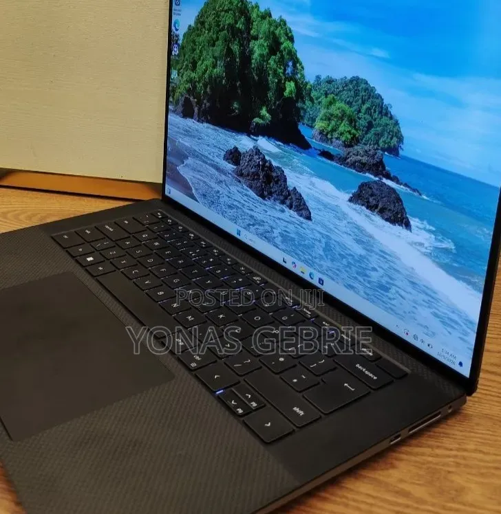 New Laptop Dell 16GB Intel Core i7 SSD 512GB