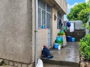 5bdrm House in Yeka for sale