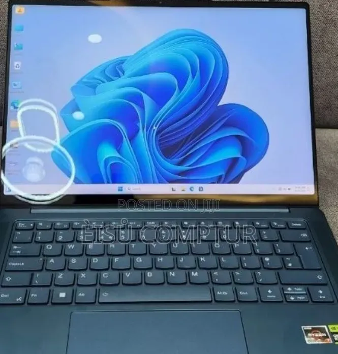 New Laptop Lenovo Legion Pro 7 16GB AMD Ryzen 7 SSD 512GB