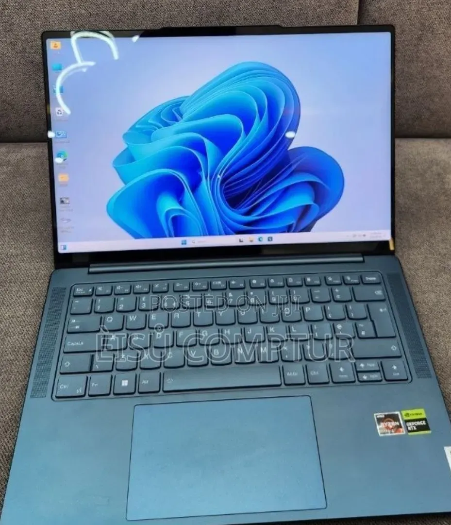 New Laptop Lenovo Legion Pro 7 16GB AMD Ryzen 7 SSD 512GB