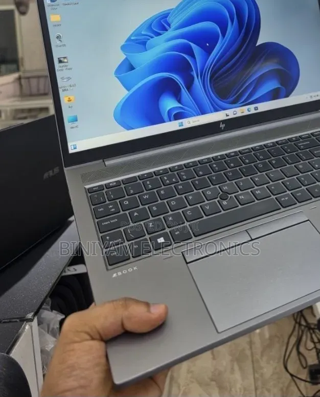 New Laptop HP ZBook 15 16GB Intel Core i7 SSD 512GB