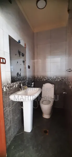 3bdrm House in Gift, Yeka for rent