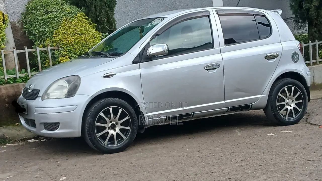 Toyota Vitz 1.0 FWD 5dr 2004 Silver