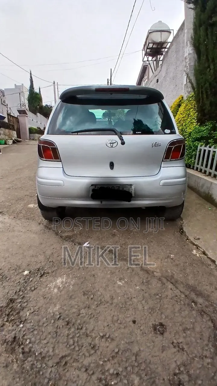Toyota Vitz 1.0 FWD 5dr 2004 Silver