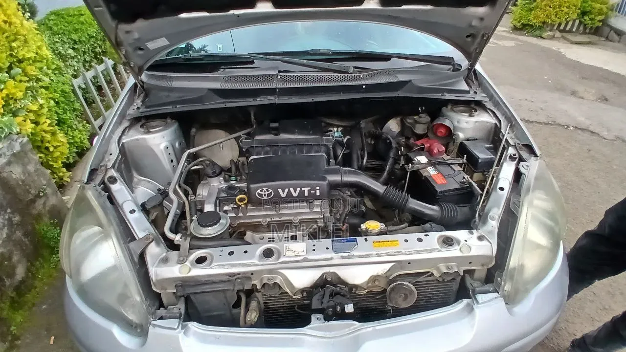 Toyota Vitz 1.0 FWD 5dr 2004 Silver