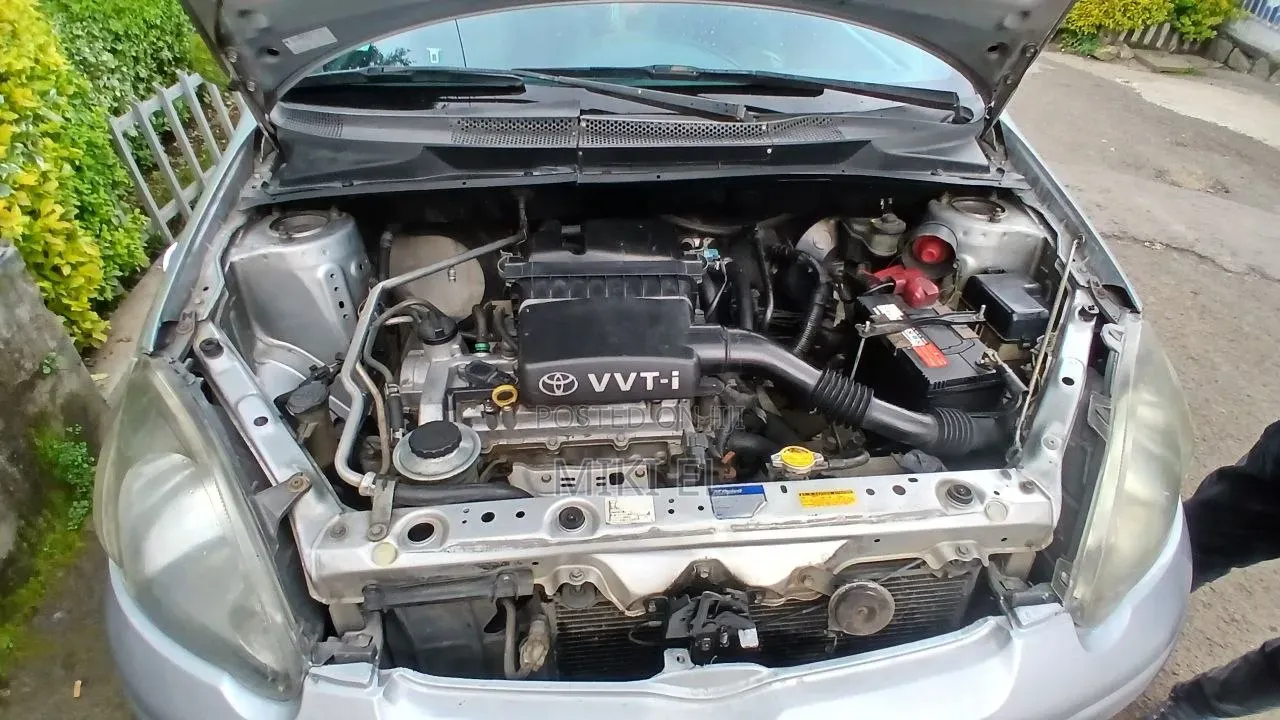 Toyota Vitz 1.0 FWD 5dr 2004 Silver