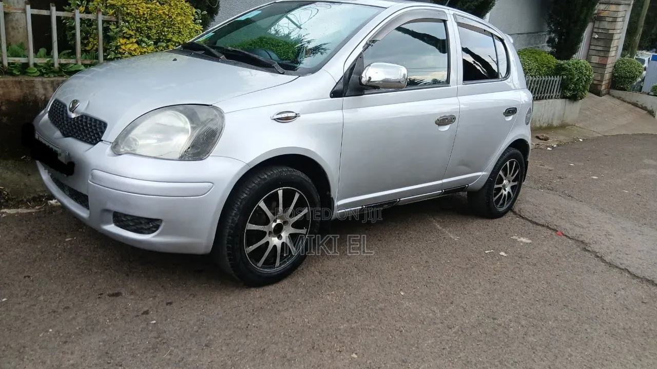 Toyota Vitz 1.0 FWD 5dr 2004 Silver