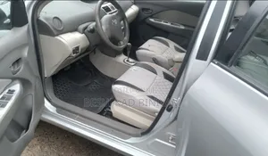 Toyota Yaris 2010 Silver