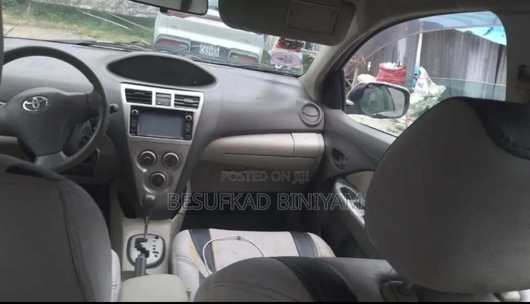 Toyota Yaris 2010 Silver