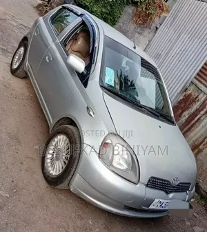 Toyota Vitz 2002 Silver