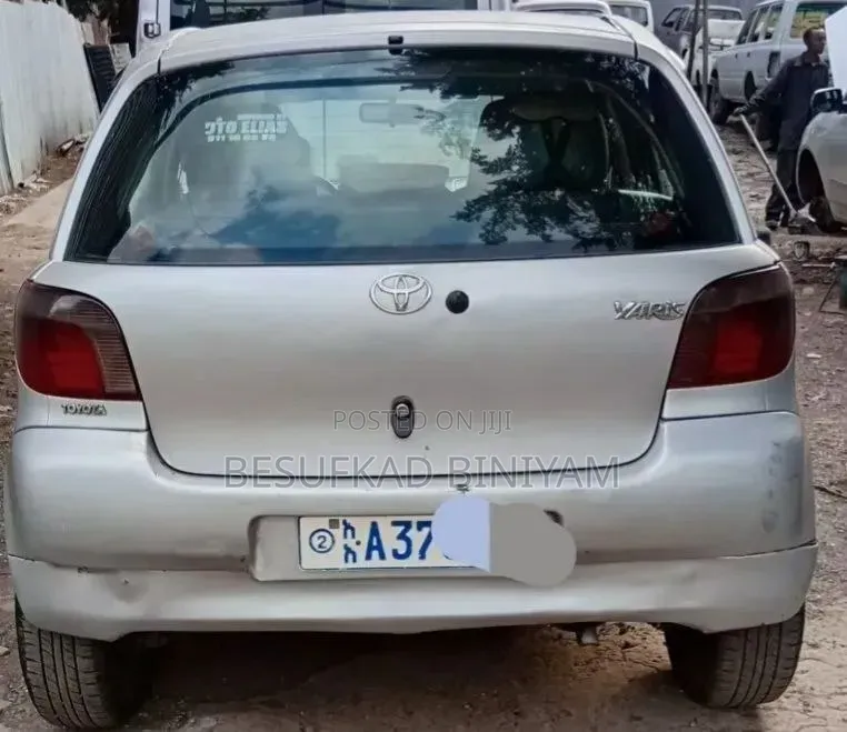Toyota Vitz 2002 Silver