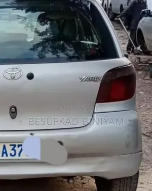 Toyota Vitz 2002 Silver