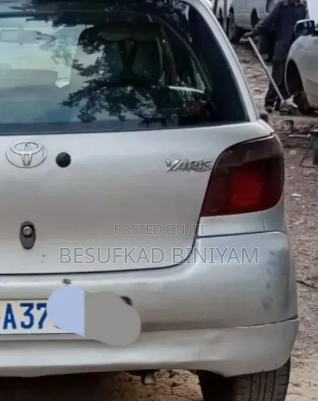 Toyota Vitz 2002 Silver