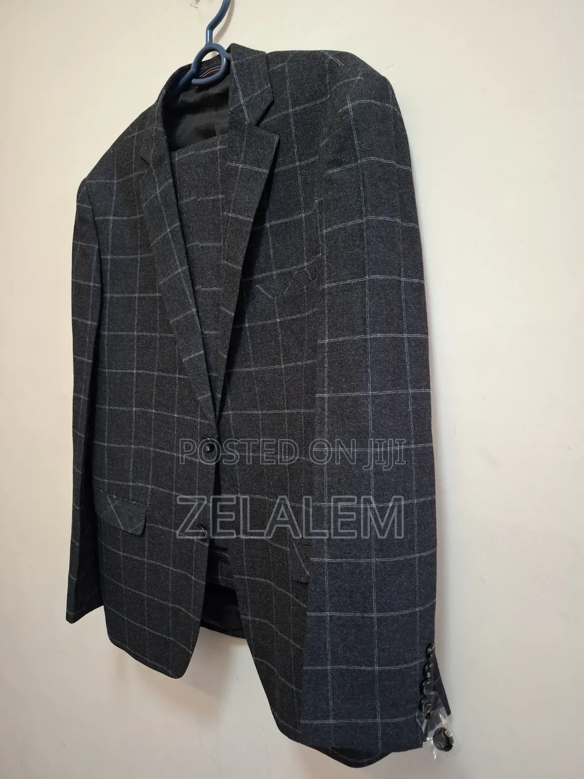 Suit የወንድ መሉ ልብስ ሱፍ