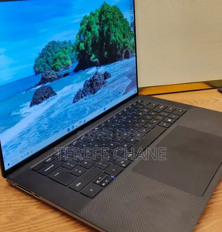 New Laptop Dell Precision 5570 16GB Intel Core i7 SSD 512GB