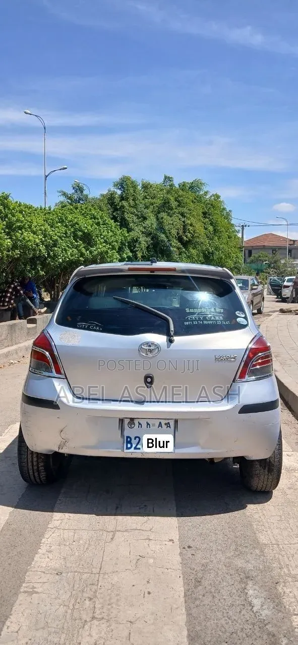 Toyota Yaris 2010 Silver