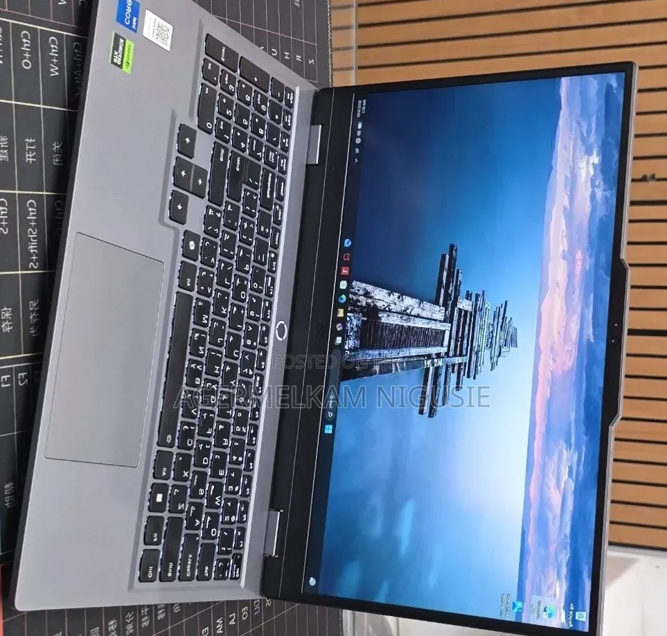 New Laptop Lenovo LOQ 15AHP10 8GB Intel Core i5 SSD 512GB