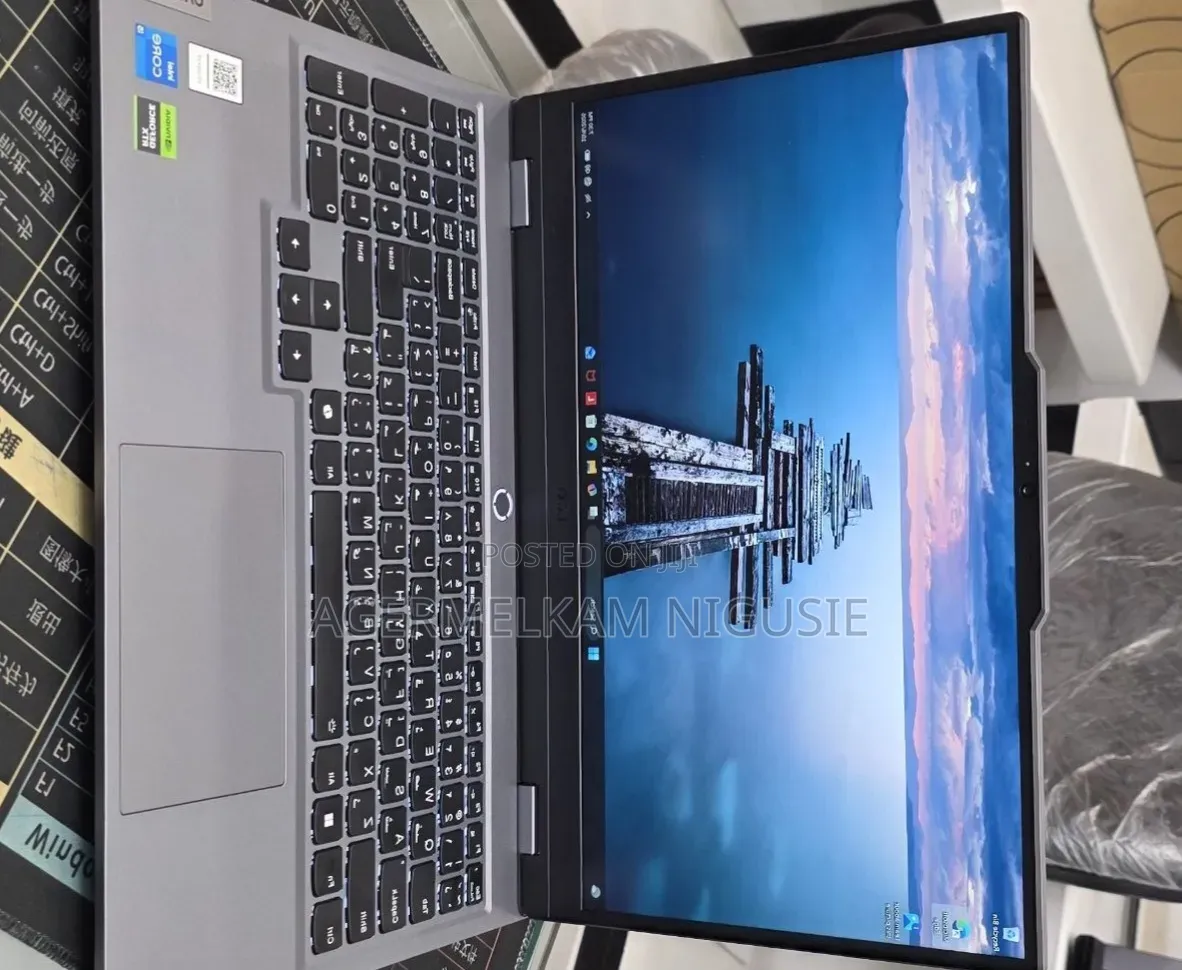 New Laptop Lenovo LOQ 15AHP10 8GB Intel Core i5 SSD 512GB
