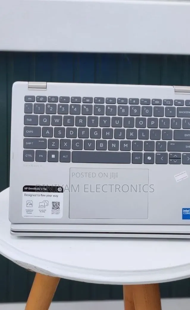 New Laptop HP OmniBook 5 Flip 14-fp0023dx 16GB Intel Core 7 SSD 512GB