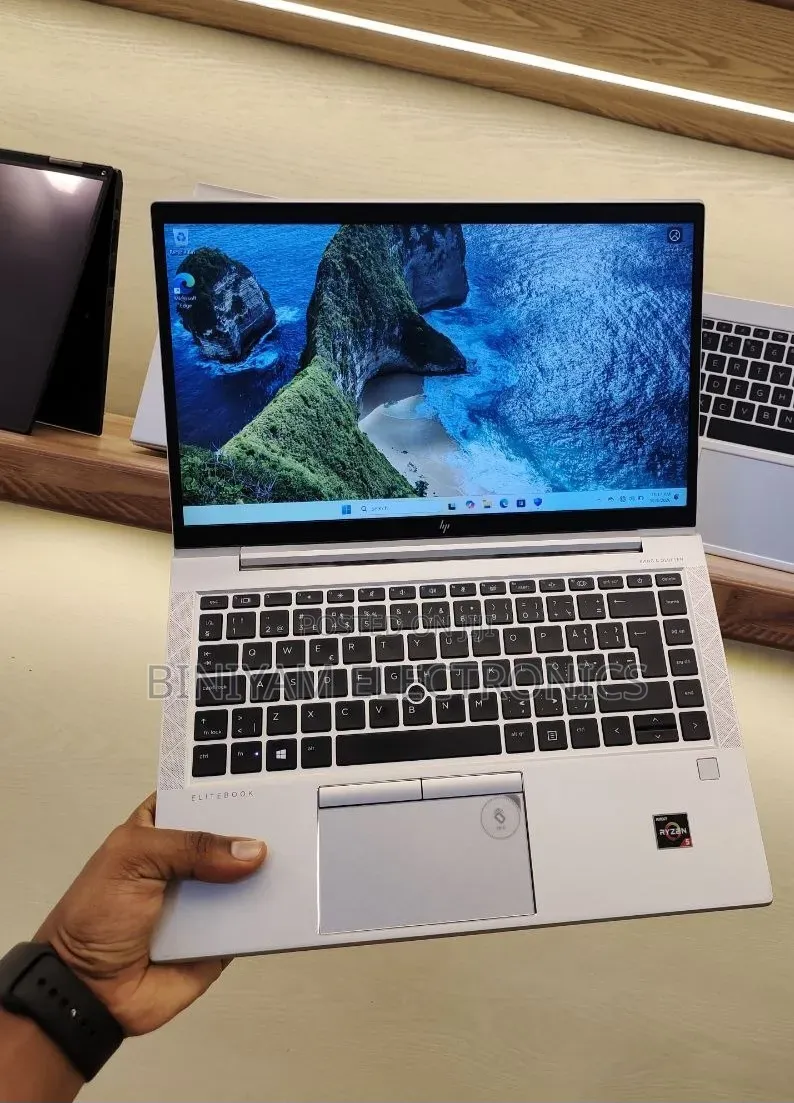 New Laptop HP EliteBook 845 G8 16GB AMD Ryzen 5 SSD 512GB